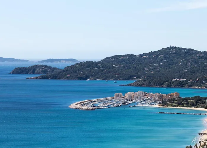 Azur 219 T2 Climatise Le Lavandou