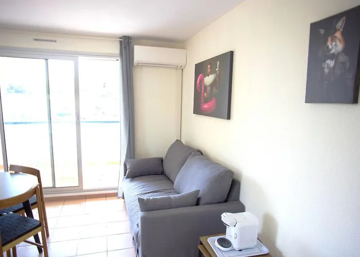 Azur 219 T2 Climatise * Le Lavandou